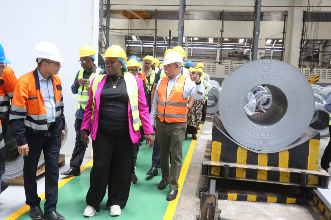 ALAF’s quality products impress Industry and Trade Minister - Daily News