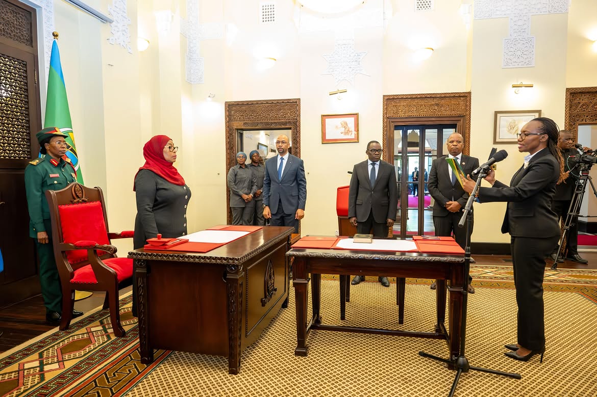 Dr Samia tasks the newly sworn-in senior officials to perfectly implement the Vision 2050