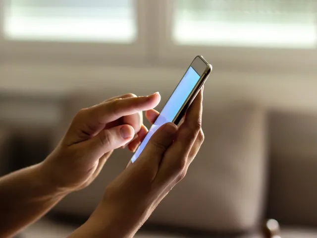 Govt warns against sharing images of vulnerable children