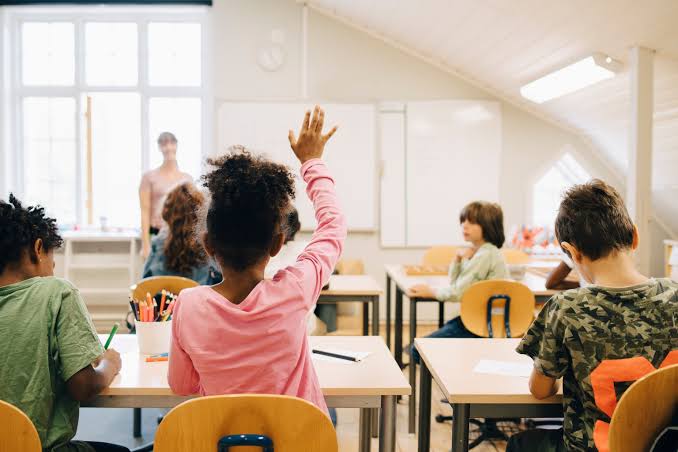 Teachers urged to embrace AI in classrooms